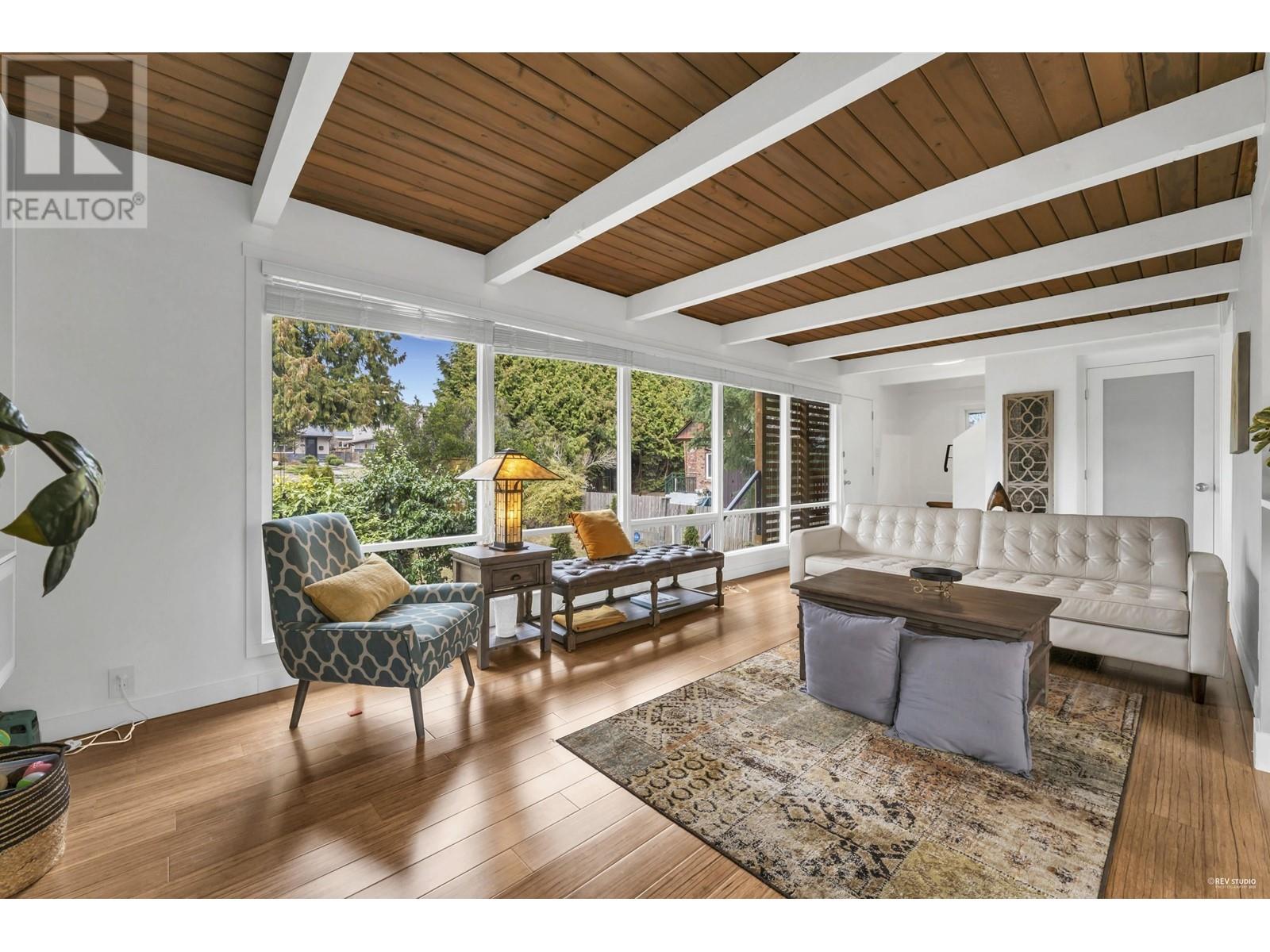 857 E 12th Street, North Vancouver, British Columbia  V7L 2L2 - Photo 6 - R2821067