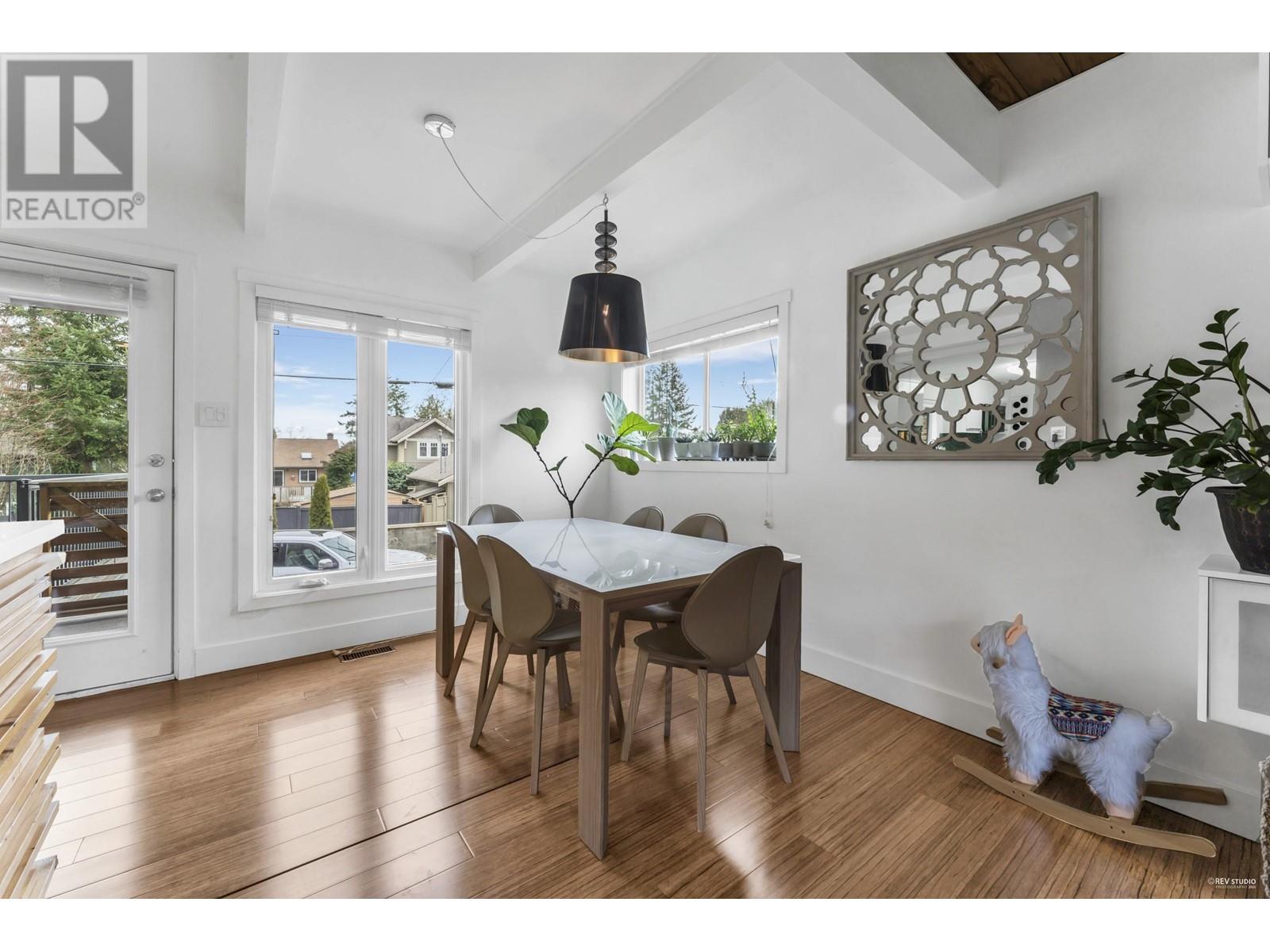 857 E 12th Street, North Vancouver, British Columbia  V7L 2L2 - Photo 8 - R2821067