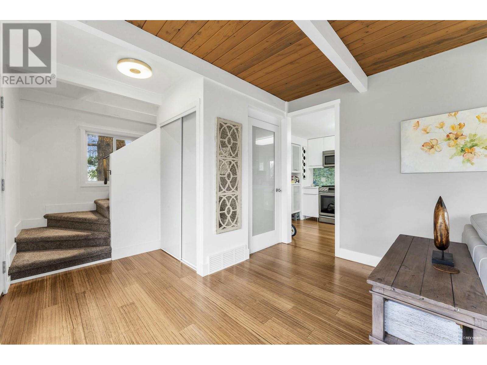 857 E 12th Street, North Vancouver, British Columbia  V7L 2L2 - Photo 9 - R2821067