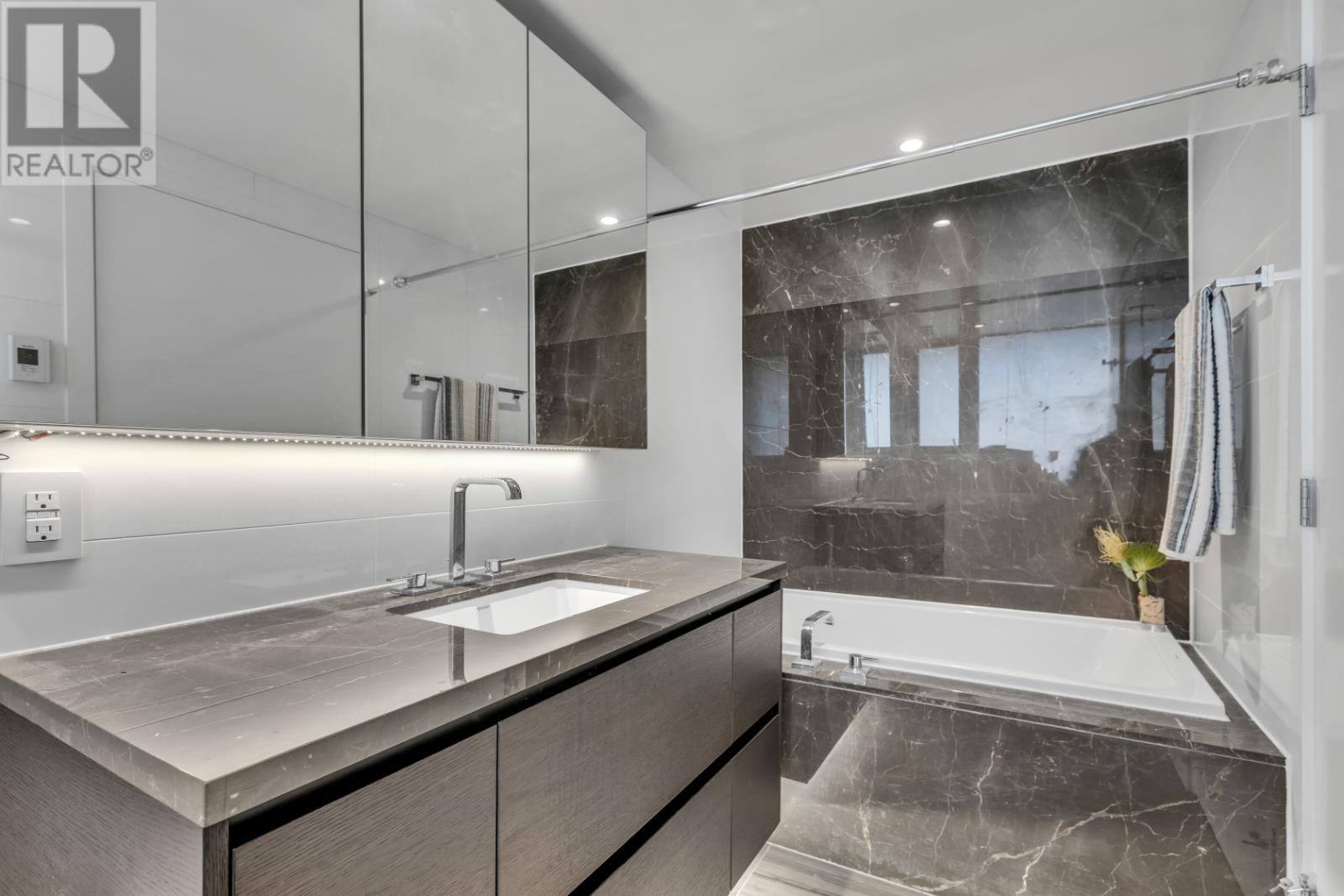 61x 1571 W 57 Avenue, Vancouver, British Columbia  V6P 6E9 - Photo 9 - R2821049