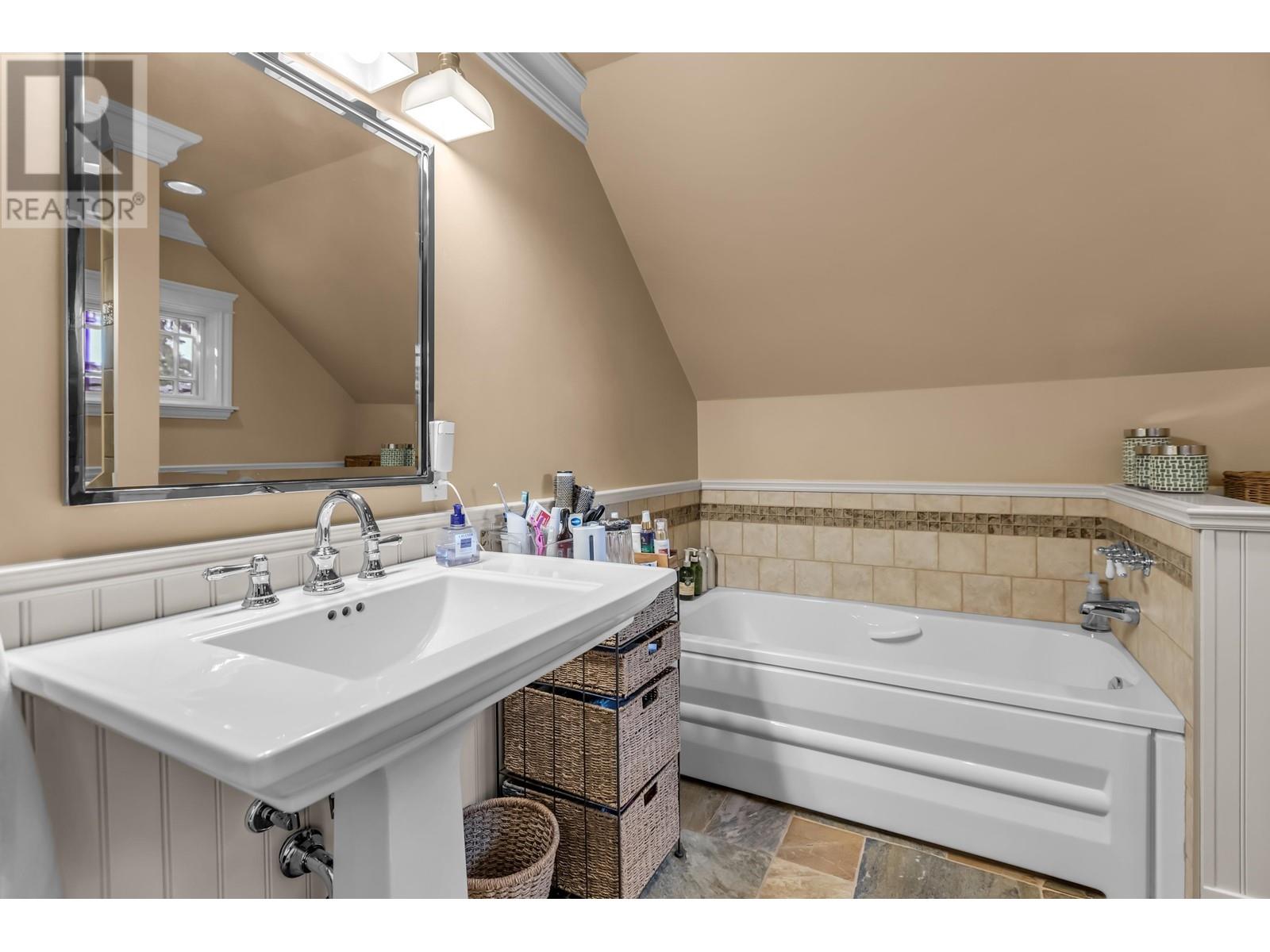 21746 River Road, Maple Ridge, British Columbia  V2X 2B7 - Photo 17 - R2814488