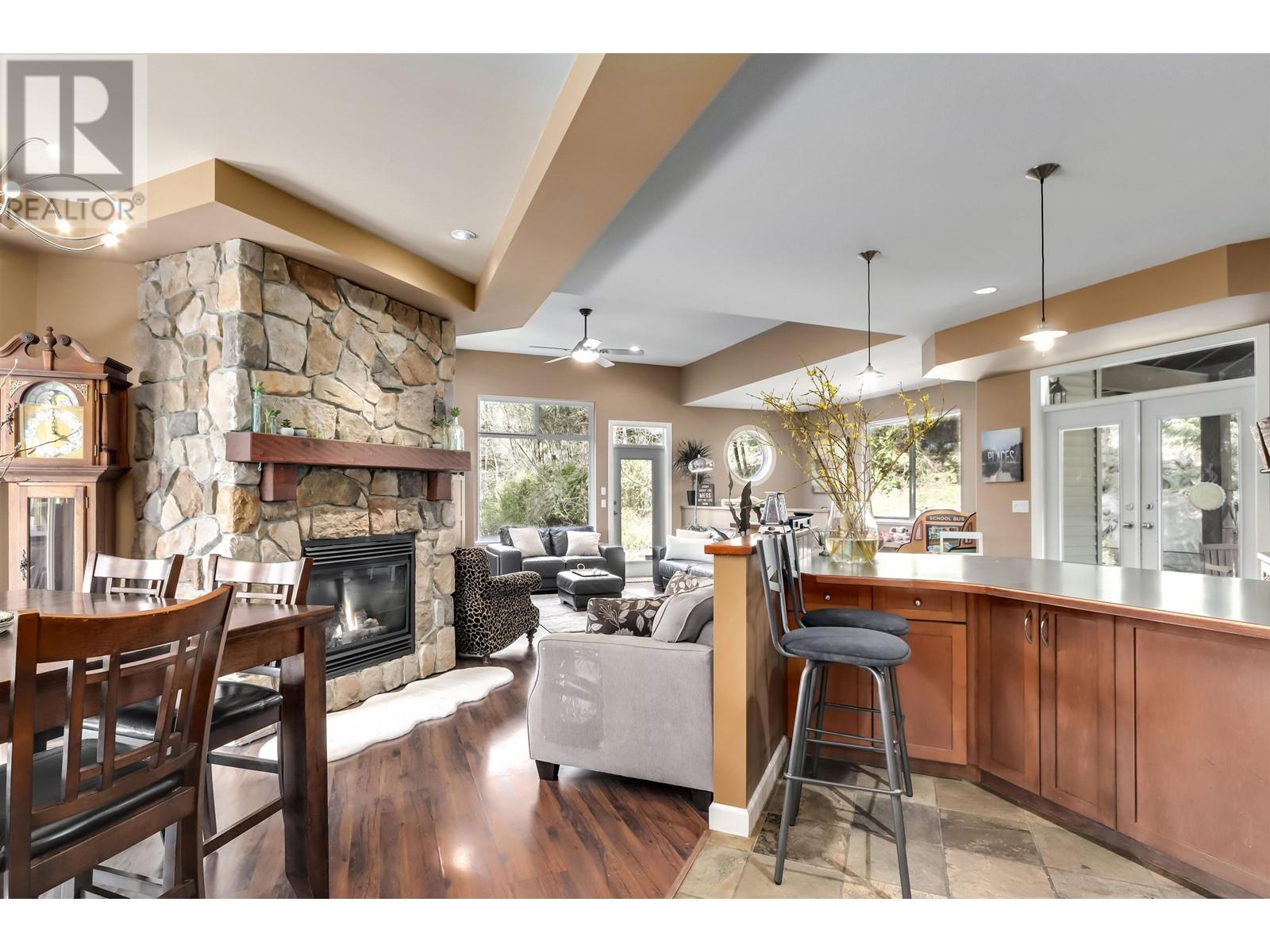 179 Sparks Way, Anmore, British Columbia  V3H 4X9 - Photo 4 - R2821045