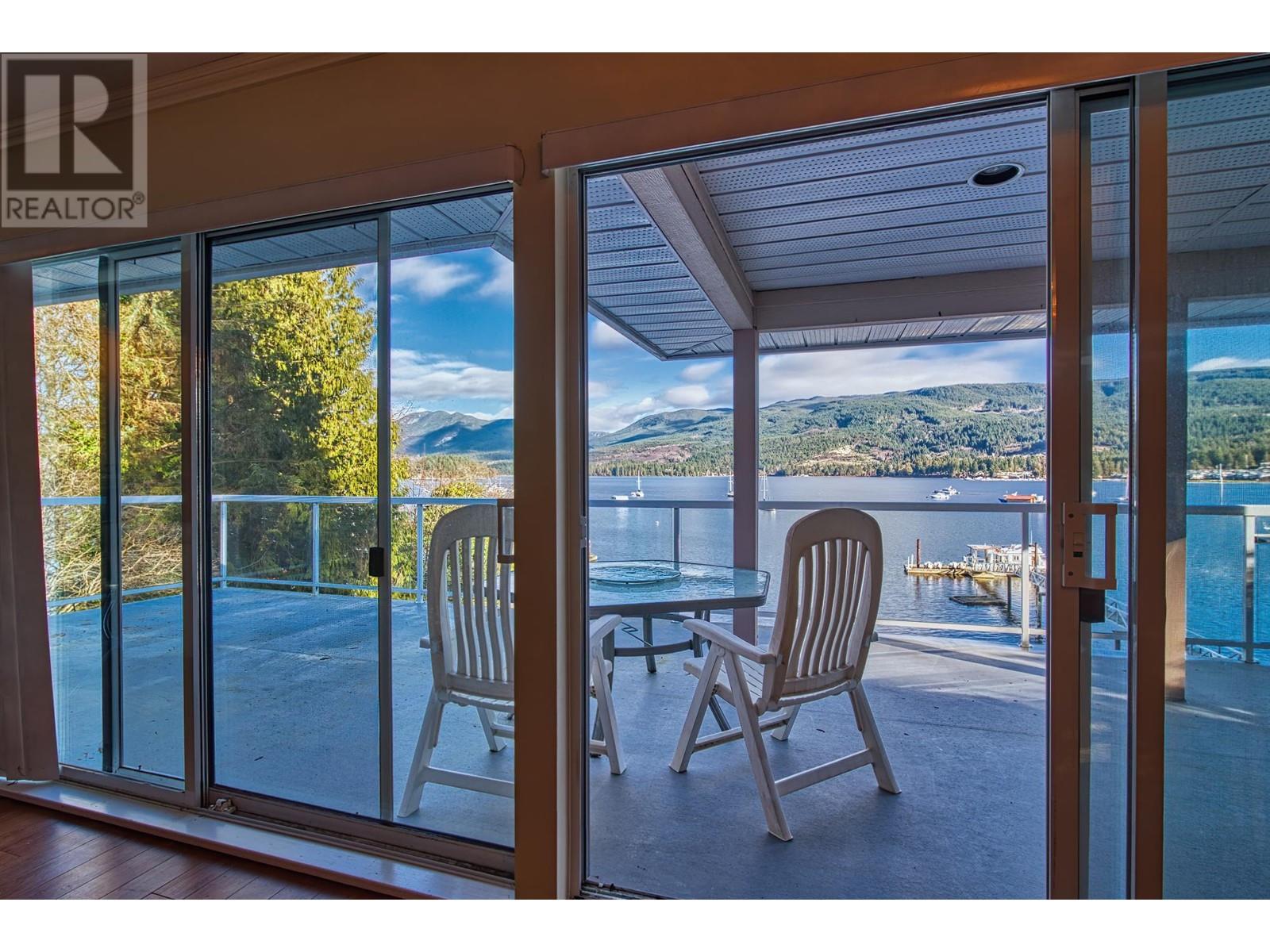 5798 Marine Way, Sechelt, British Columbia  V0N 3A6 - Photo 2 - R2821044