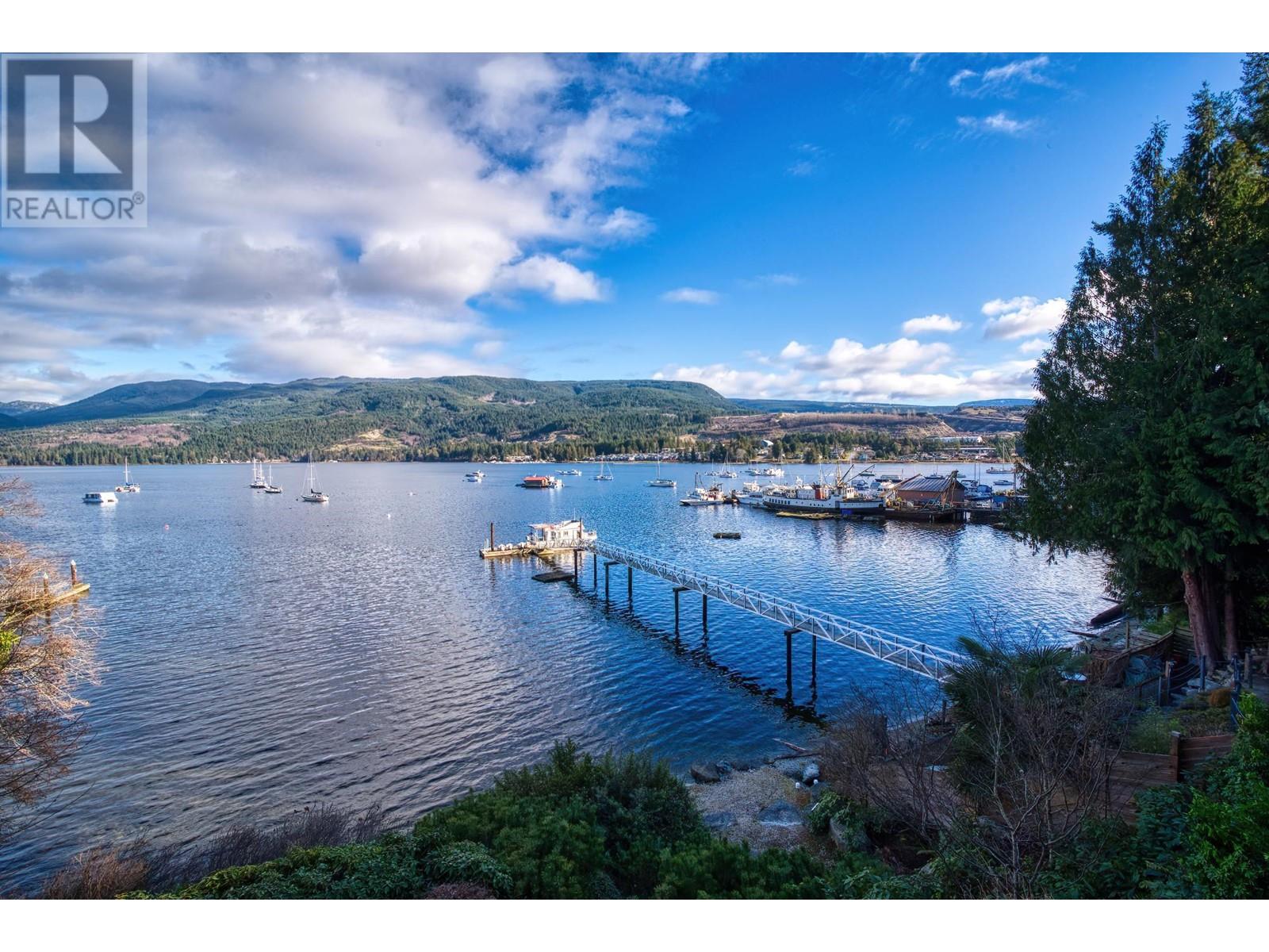 5798 Marine Way, Sechelt, British Columbia  V0N 3A6 - Photo 3 - R2821044