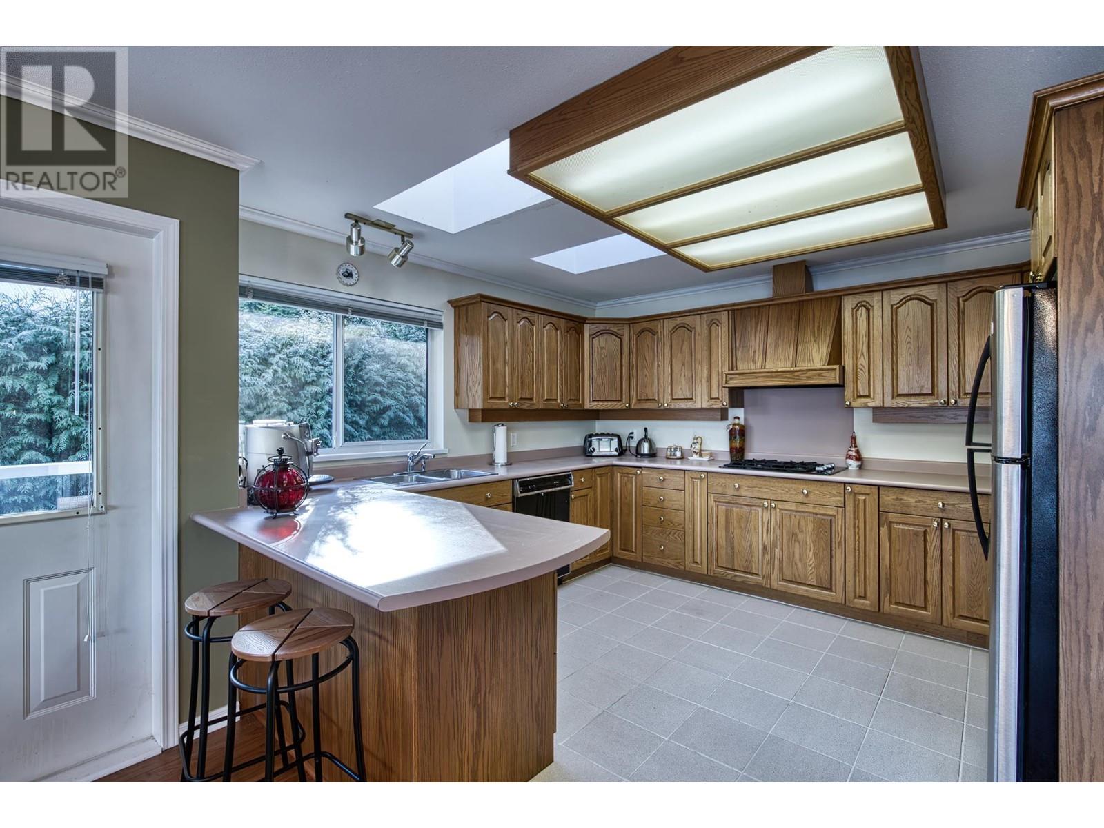 5798 Marine Way, Sechelt, British Columbia  V0N 3A6 - Photo 9 - R2821044