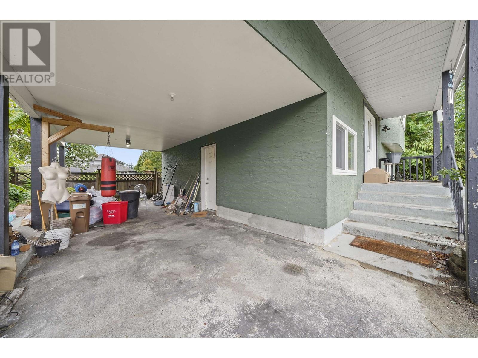 21735 123 Avenue, Maple Ridge, British Columbia  V2X 4C4 - Photo 3 - R2821075