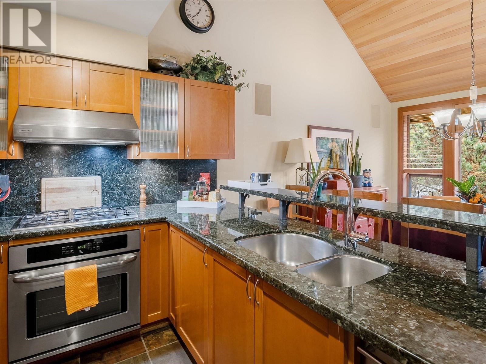 4829 Casabella Crescent, Whistler, British Columbia  V8E 0Z4 - Photo 11 - R2820413