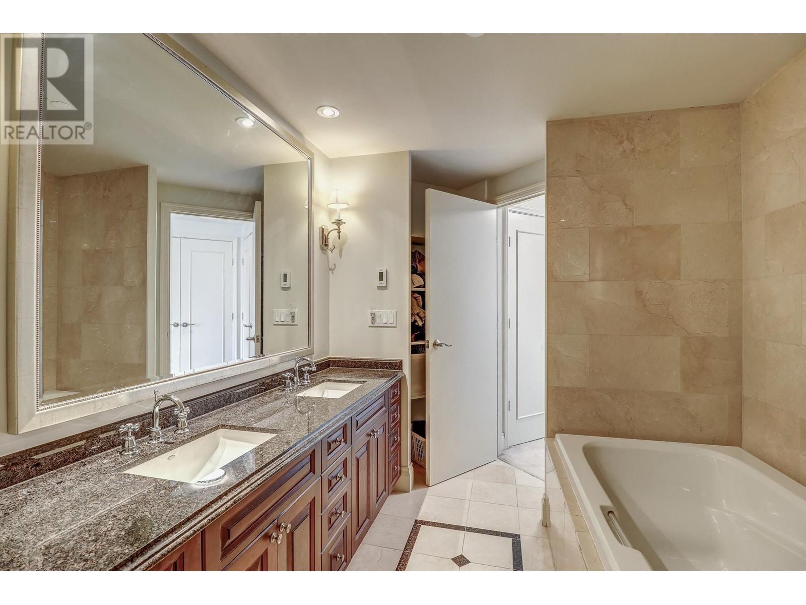 801 1328 Marinaside Crescent, Vancouver, British Columbia  V6Z 3B3 - Photo 16 - R2821217