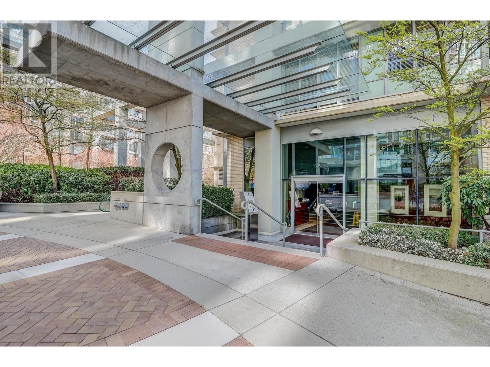 801 1328 Marinaside Crescent, Vancouver, British Columbia  V6Z 3B3 - Photo 3 - R2821217