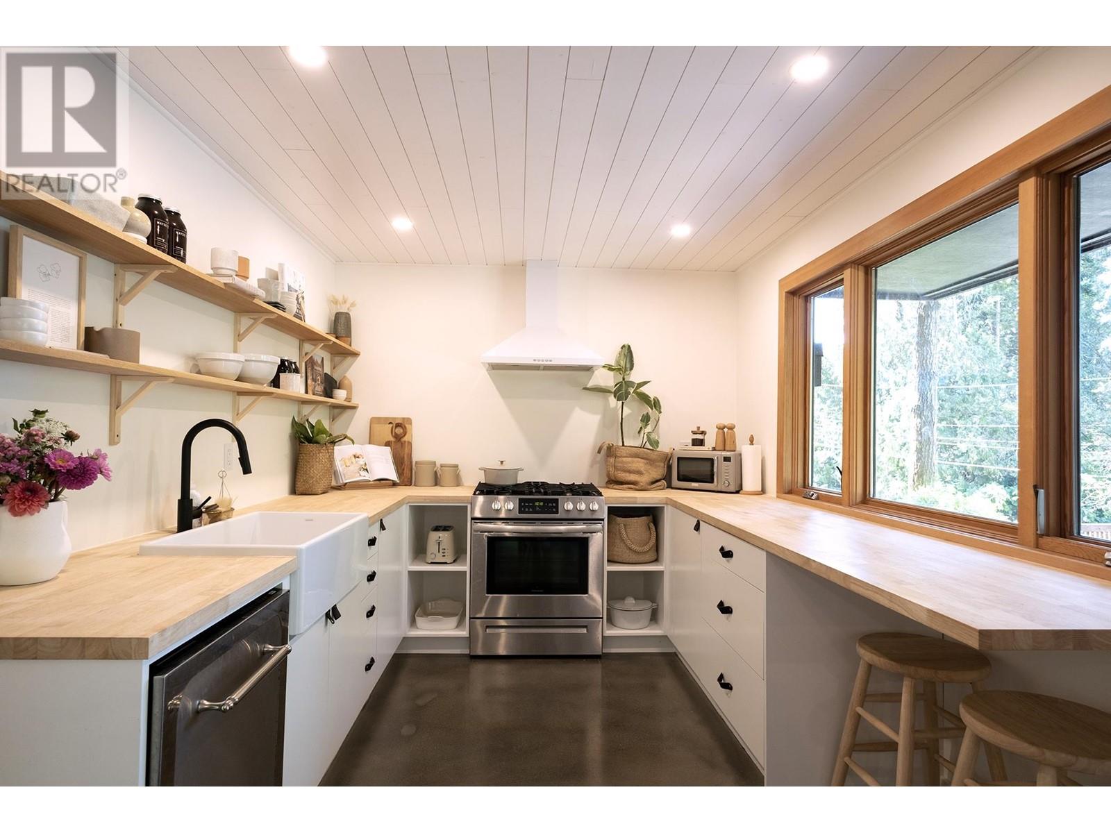 1852 Ocean Beach Esplanade, Gibsons, British Columbia  V0N 1V5 - Photo 11 - R2821314