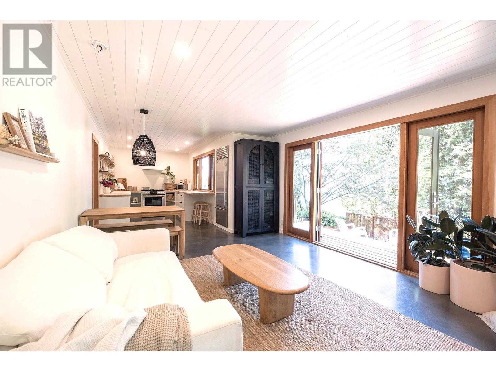 1852 Ocean Beach Esplanade, Gibsons, British Columbia  V0N 1V5 - Photo 17 - R2821314