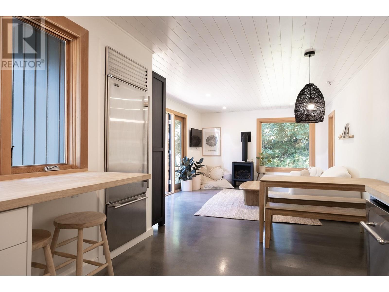 1852 Ocean Beach Esplanade, Gibsons, British Columbia  V0N 1V5 - Photo 18 - R2821314