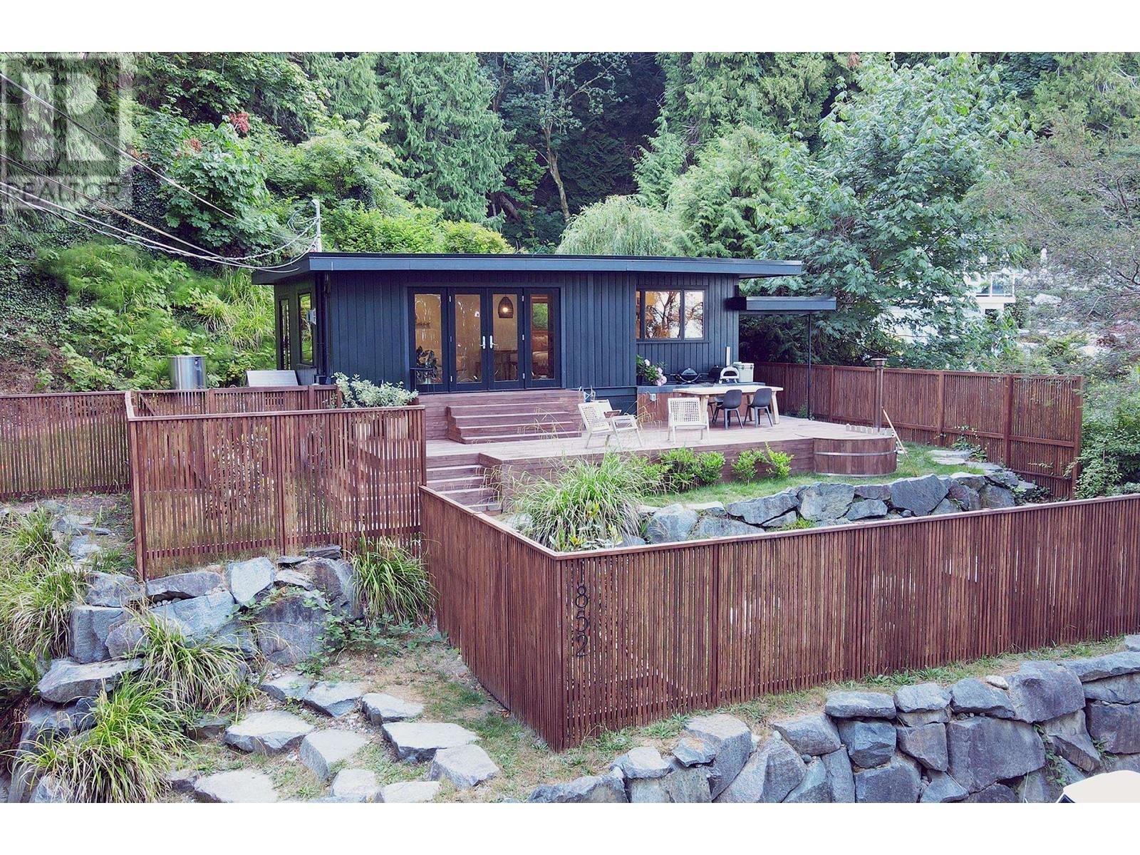 1852 Ocean Beach Esplanade, Gibsons, British Columbia  V0N 1V5 - Photo 2 - R2821314