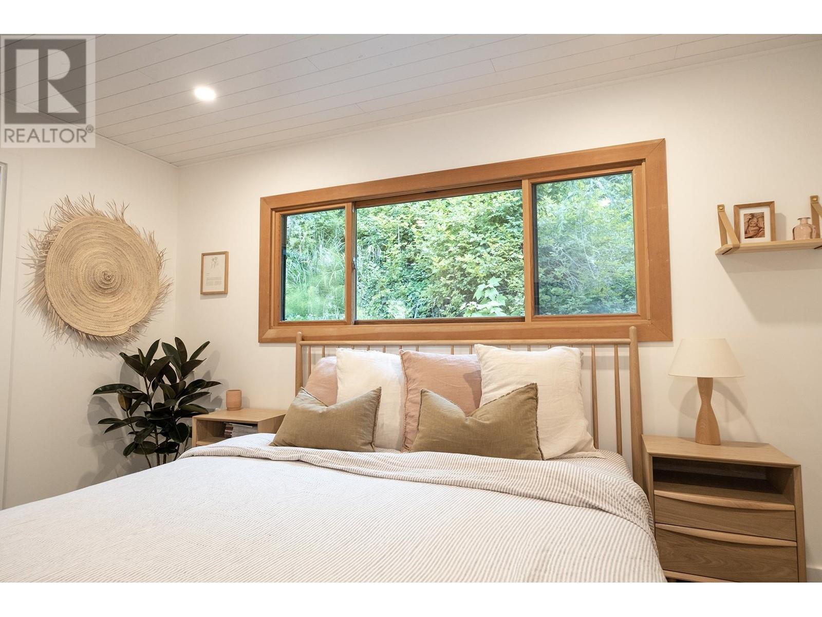 1852 Ocean Beach Esplanade, Gibsons, British Columbia  V0N 1V5 - Photo 24 - R2821314