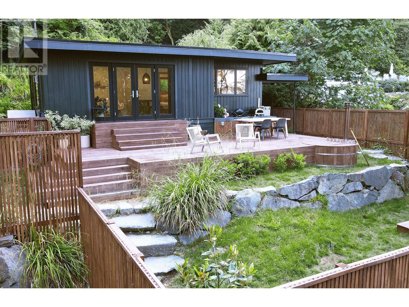 1852 Ocean Beach Esplanade, Gibsons, British Columbia  V0N 1V5 - Photo 34 - R2821314