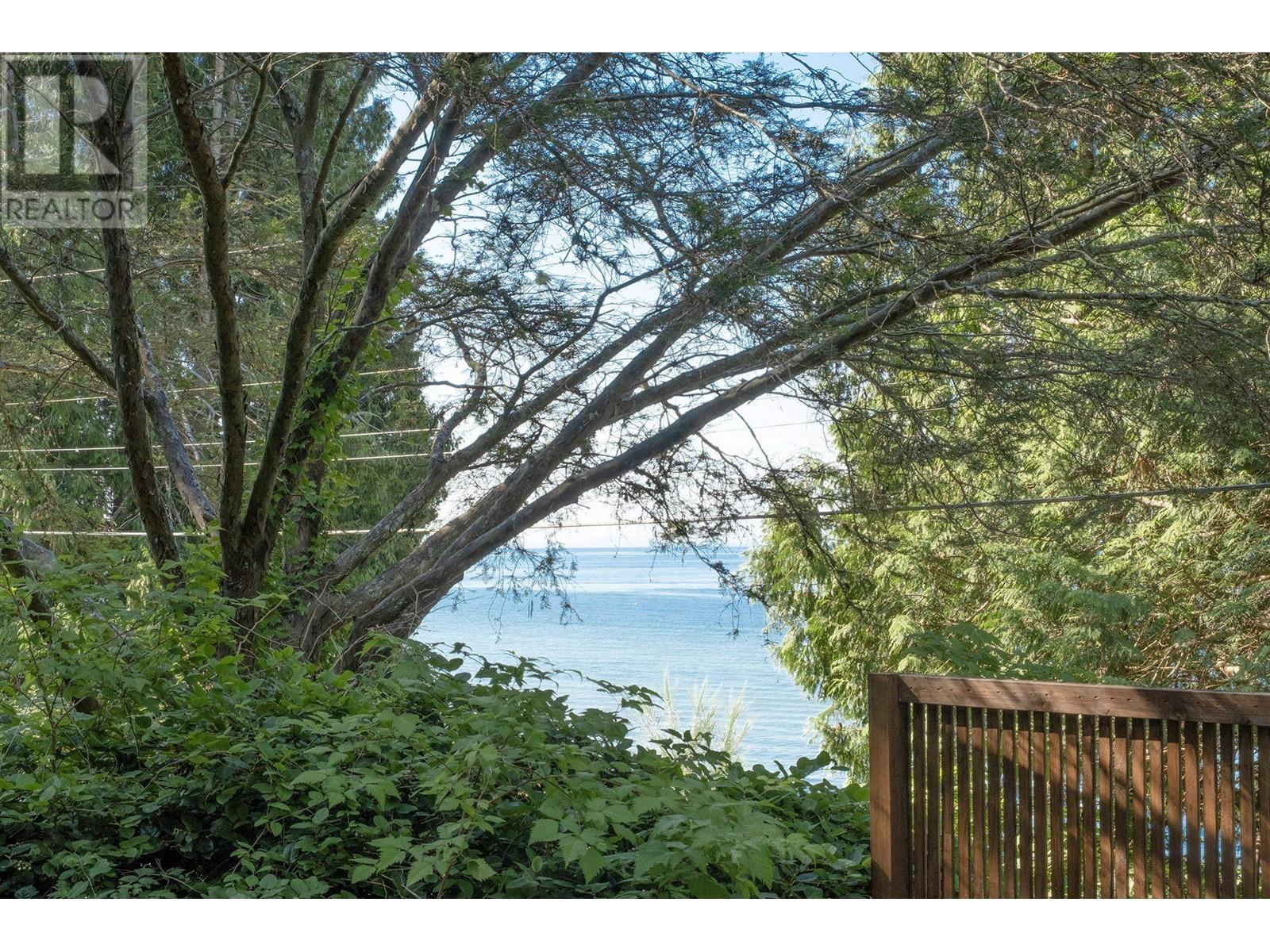 1852 Ocean Beach Esplanade, Gibsons, British Columbia  V0N 1V5 - Photo 37 - R2821314