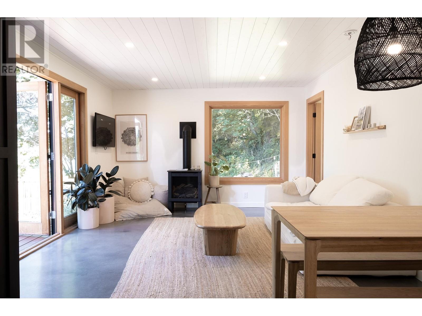 1852 Ocean Beach Esplanade, Gibsons, British Columbia  V0N 1V5 - Photo 8 - R2821314