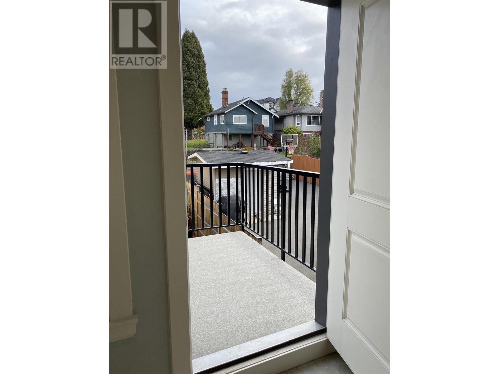 Main 717 East 61st Avenue, Vancouver, British Columbia  V5X 2C1 - Photo 15 - R2821283