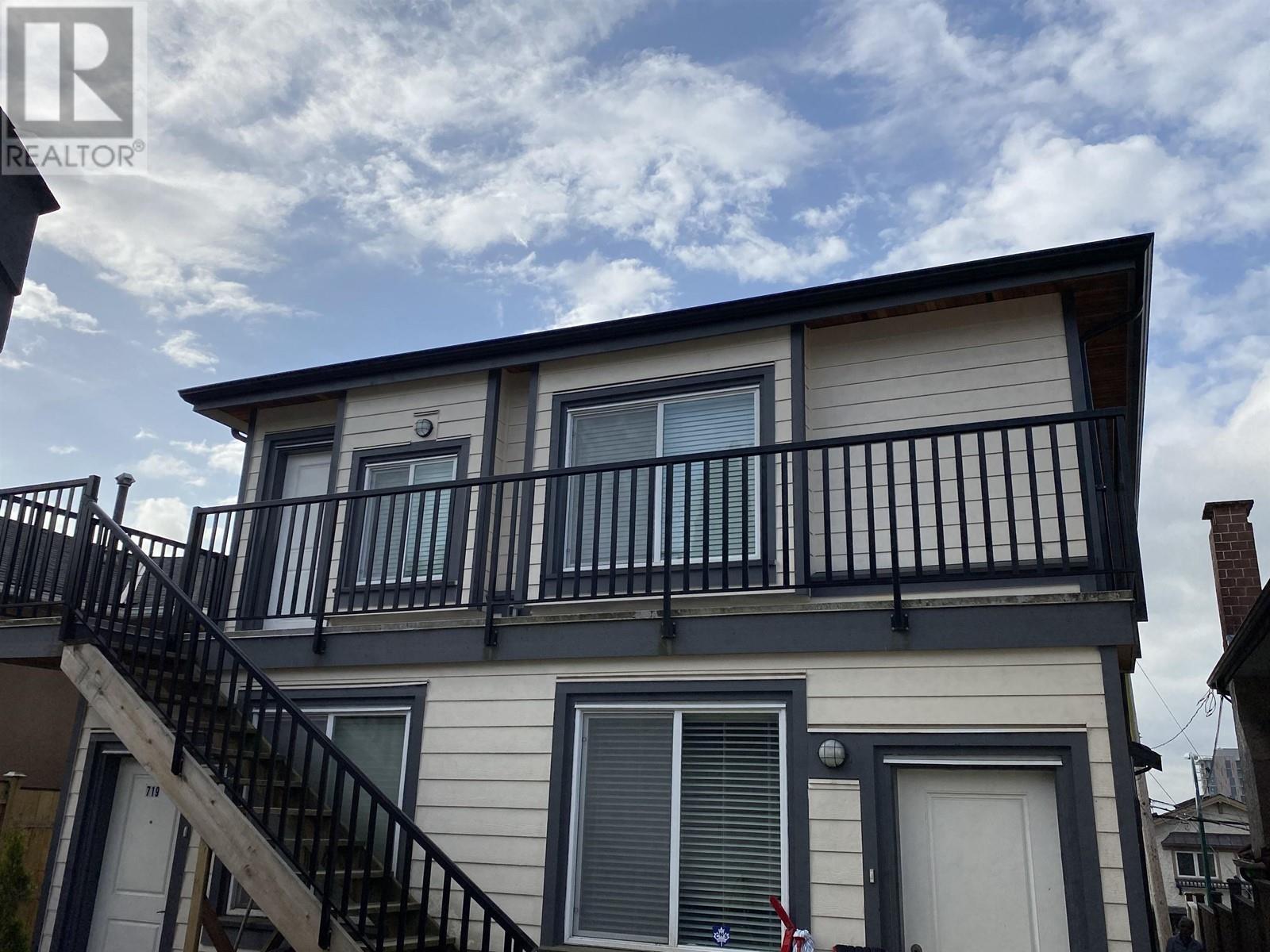 Main 717 East 61st Avenue, Vancouver, British Columbia  V5X 2C1 - Photo 2 - R2821283