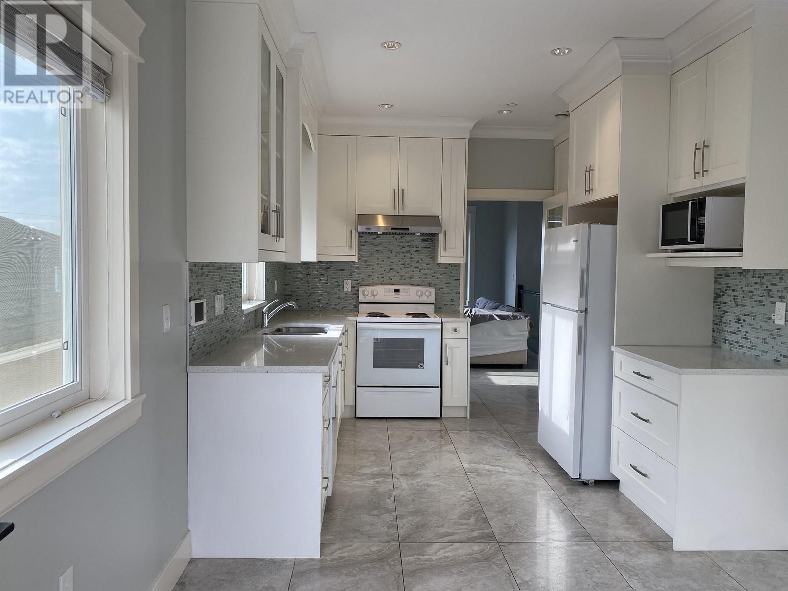 Main 717 East 61st Avenue, Vancouver, British Columbia  V5X 2C1 - Photo 7 - R2821283