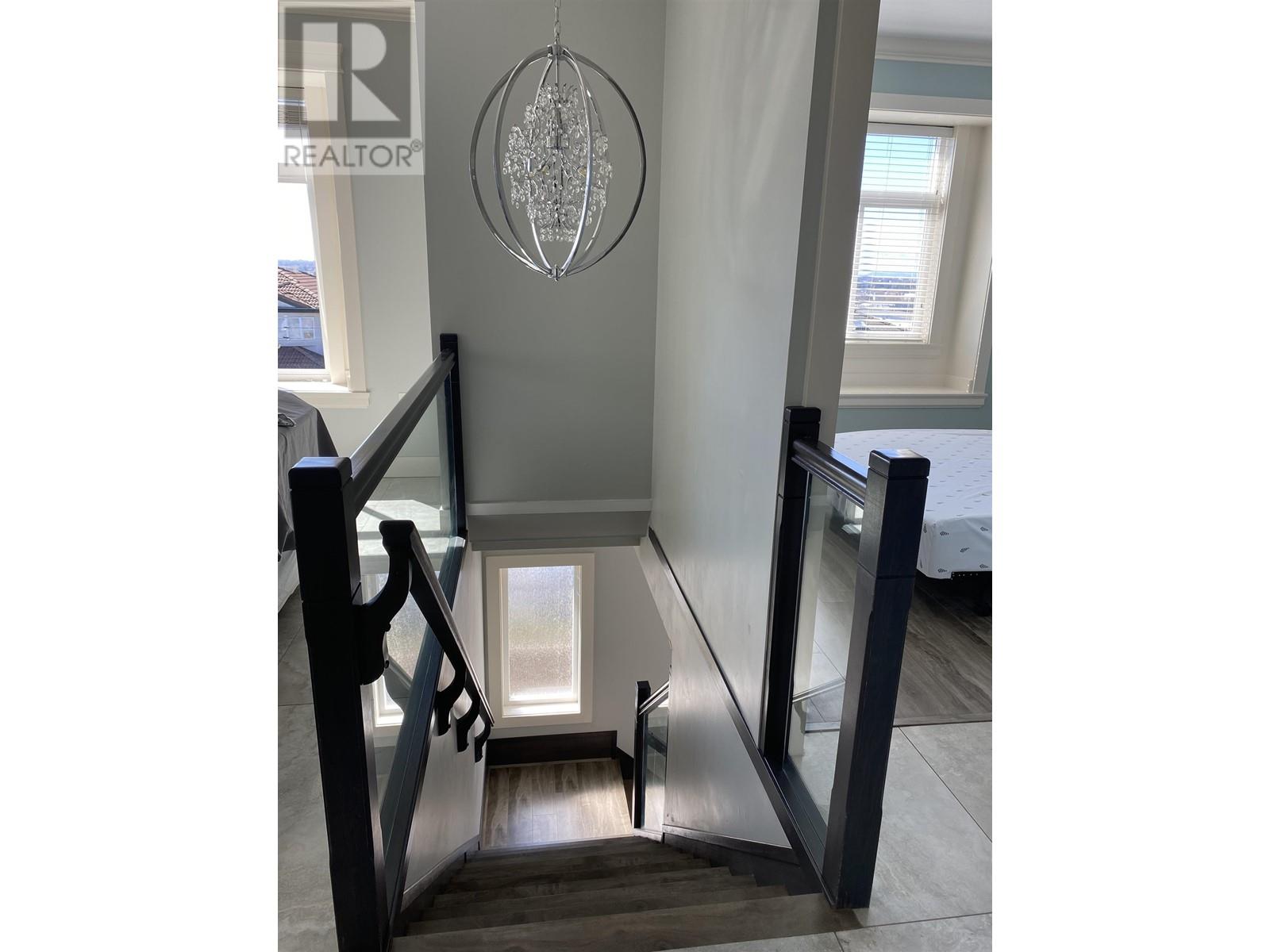 Main 717 East 61st Avenue, Vancouver, British Columbia  V5X 2C1 - Photo 9 - R2821283