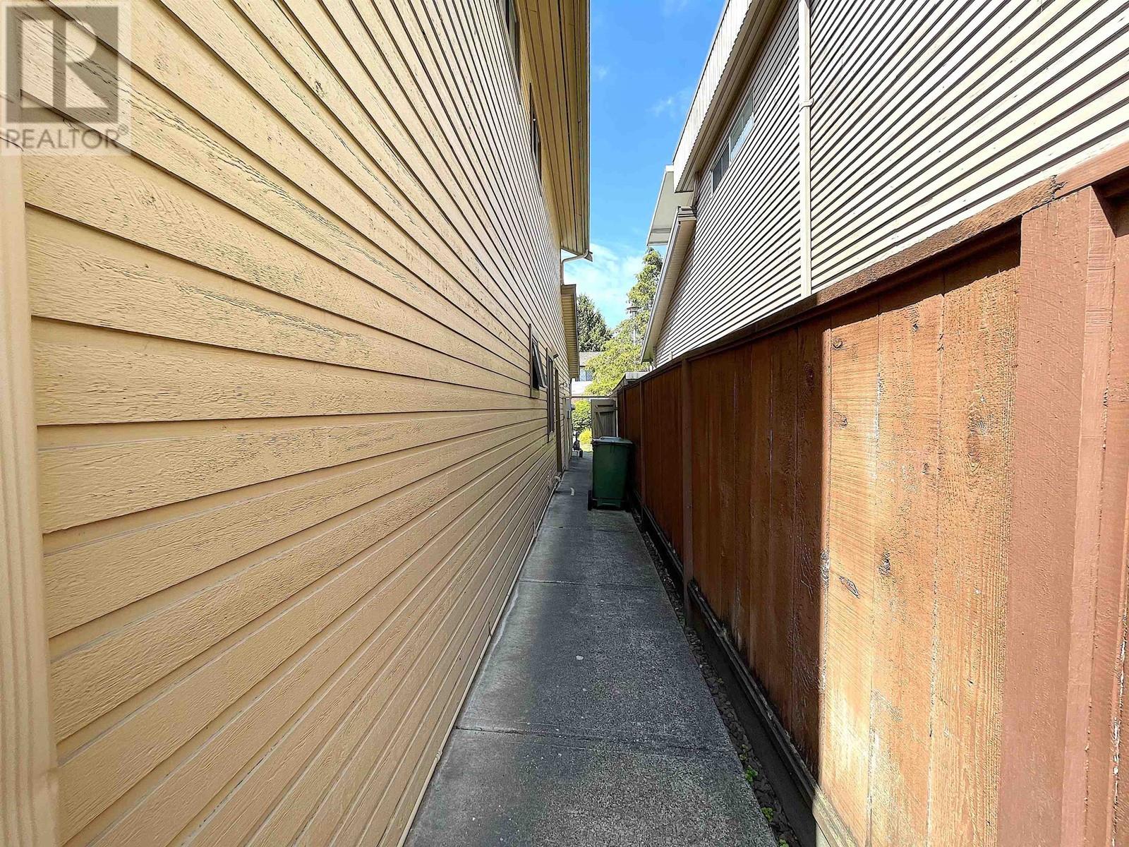 8120 Mirabel Court, Richmond, British Columbia  V7C 4Y2 - Photo 32 - R2821301