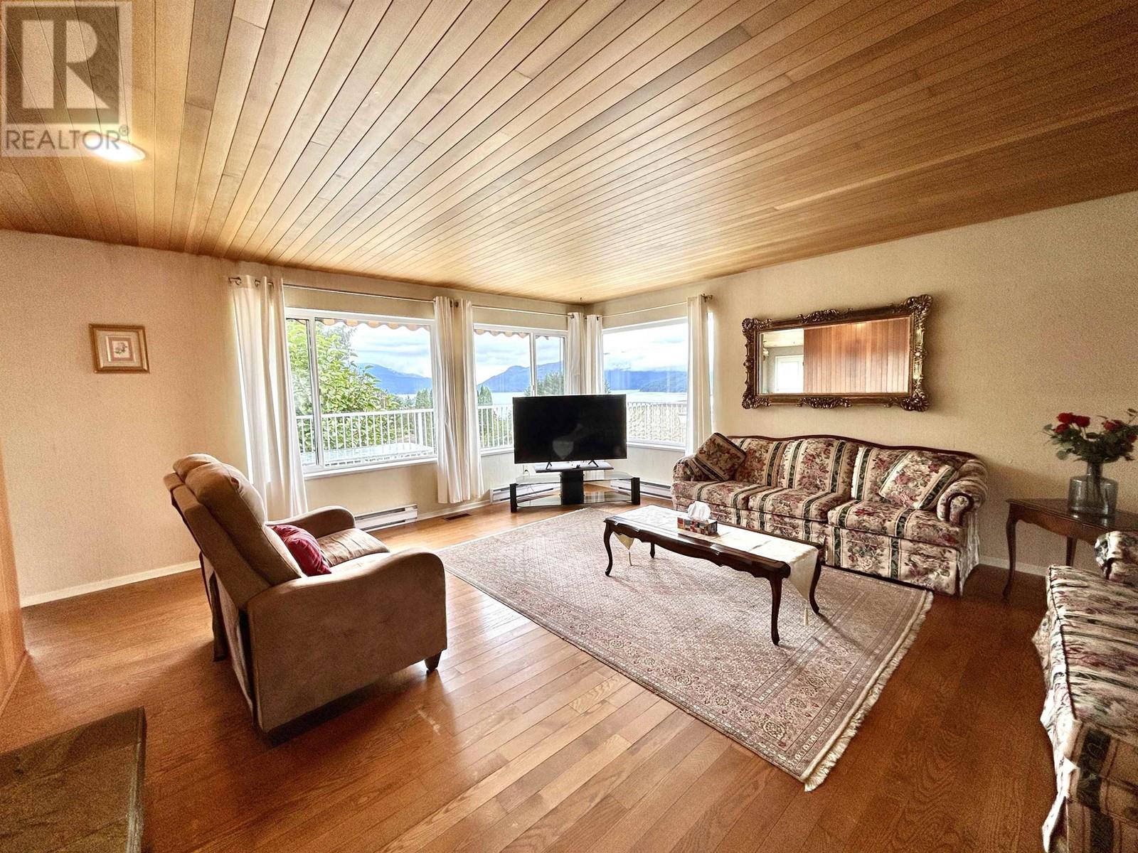 1564 Thompson Road, Langdale, British Columbia  V0N 1V6 - Photo 34 - R2821211