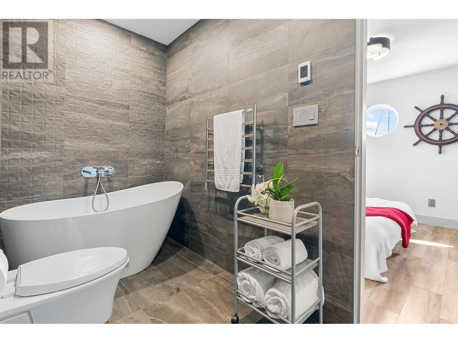 9 415 W Esplanade, North Vancouver, British Columbia  V7M 1A6 - Photo 25 - R2815251
