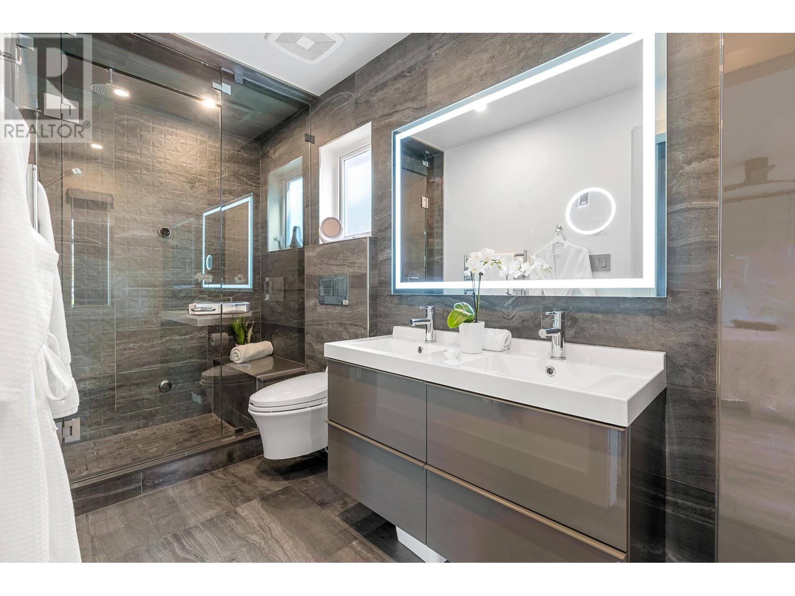 9 415 W Esplanade, North Vancouver, British Columbia  V7M 1A6 - Photo 21 - R2815251