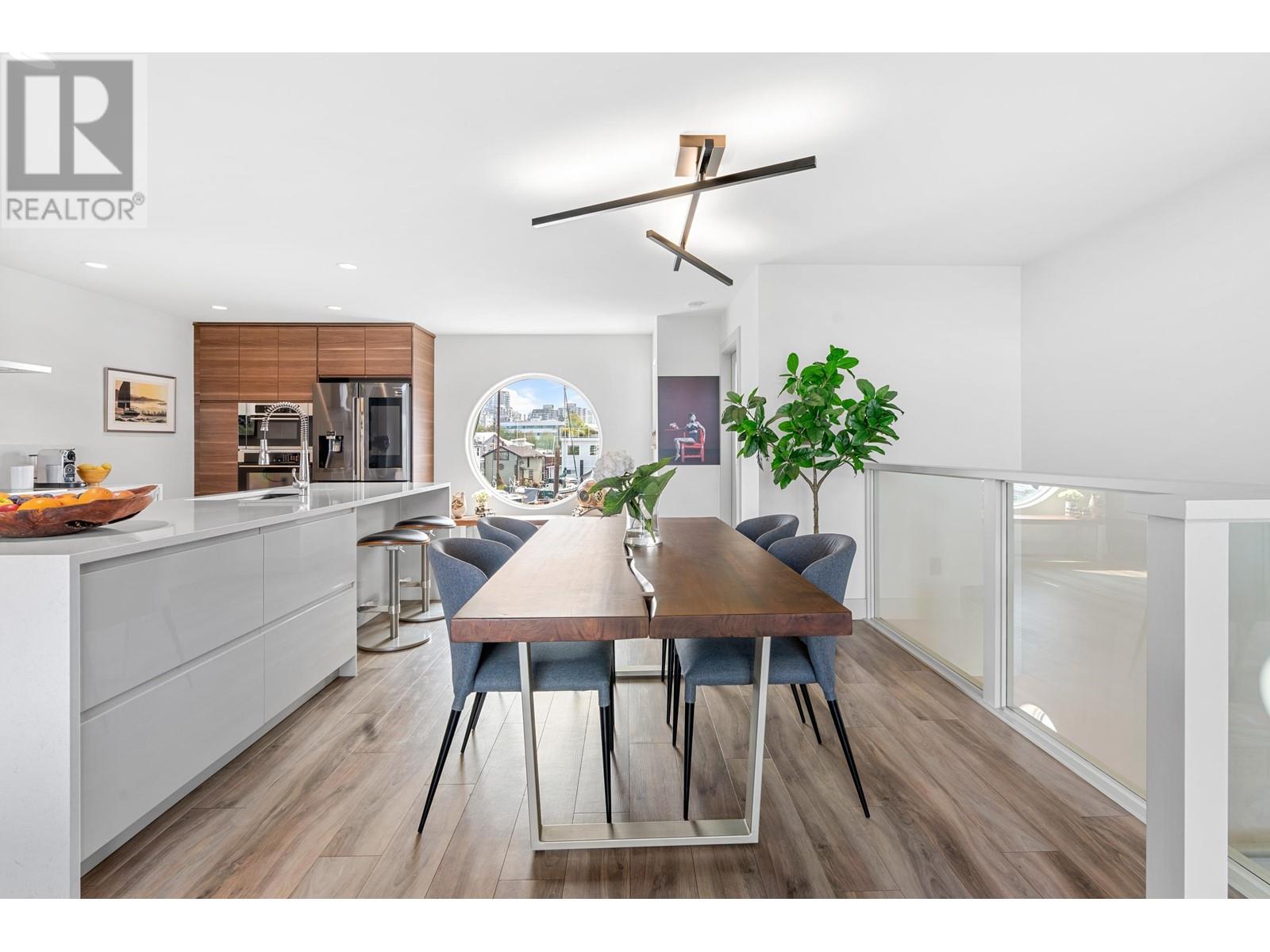 9 415 W Esplanade, North Vancouver, British Columbia  V7M 1A6 - Photo 9 - R2815251
