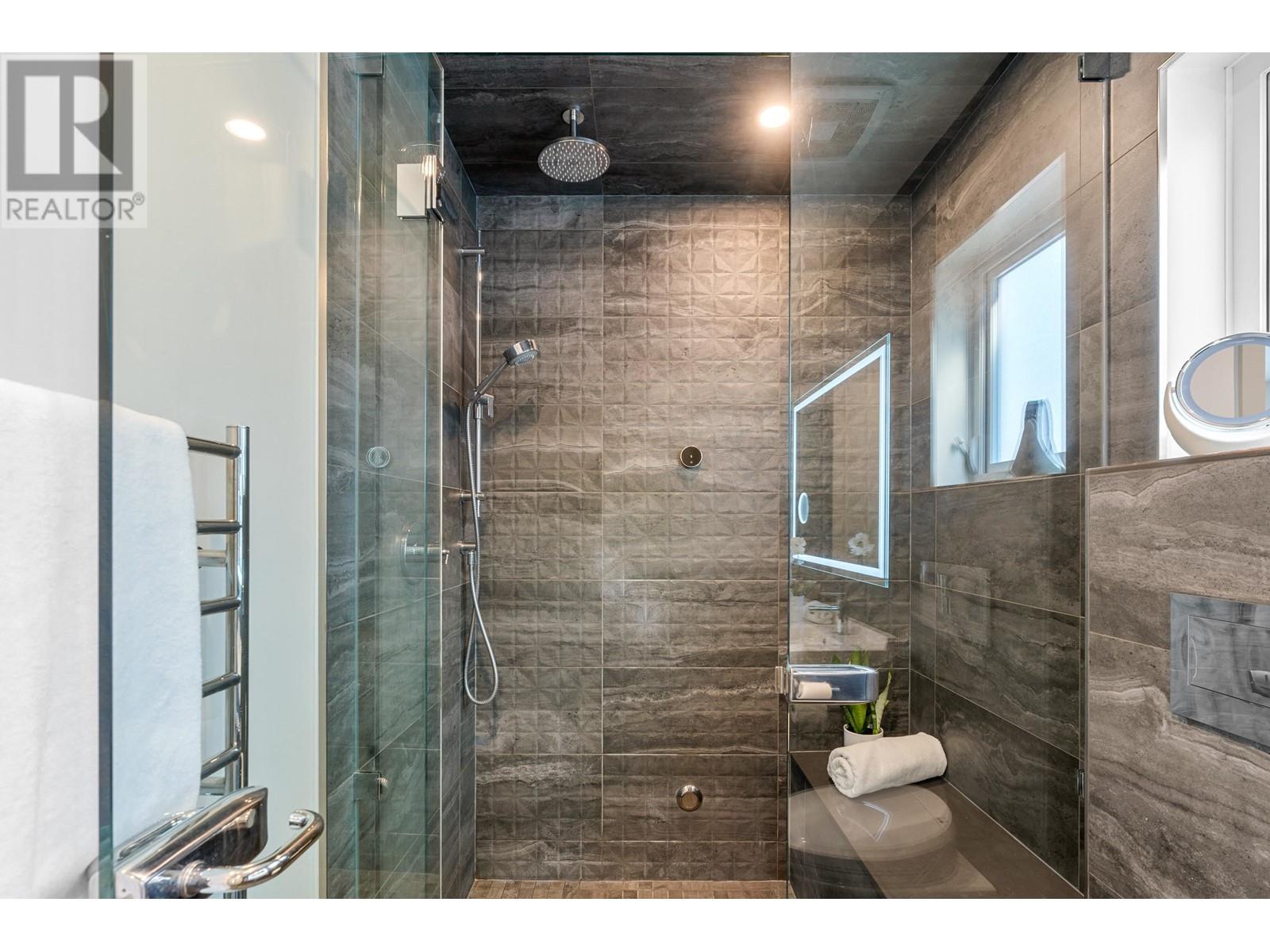 9 415 W Esplanade, North Vancouver, British Columbia  V7M 1A6 - Photo 22 - R2815251