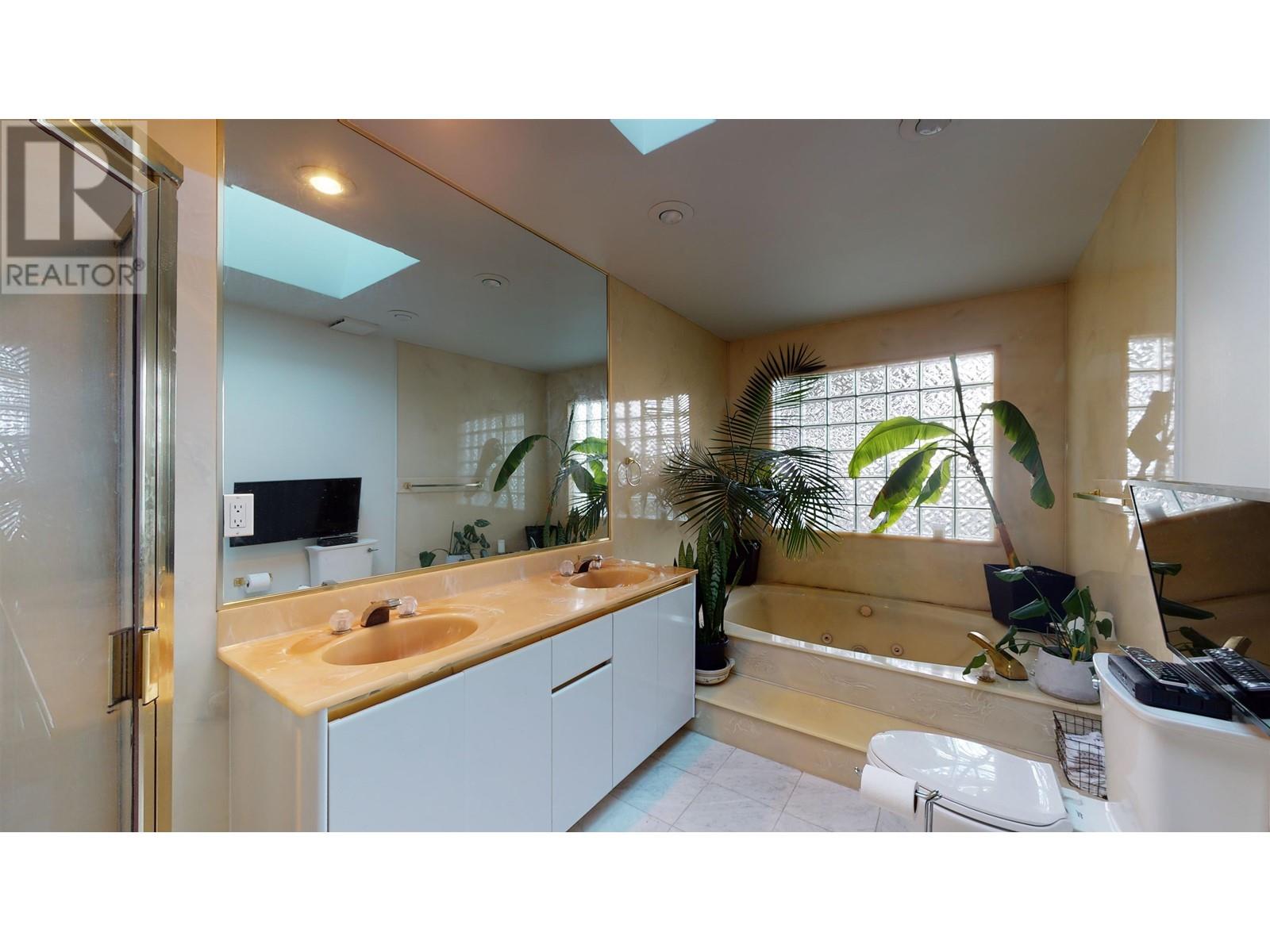 2398 W 19th Avenue, Vancouver, British Columbia  V6L 1C6 - Photo 13 - R2820952