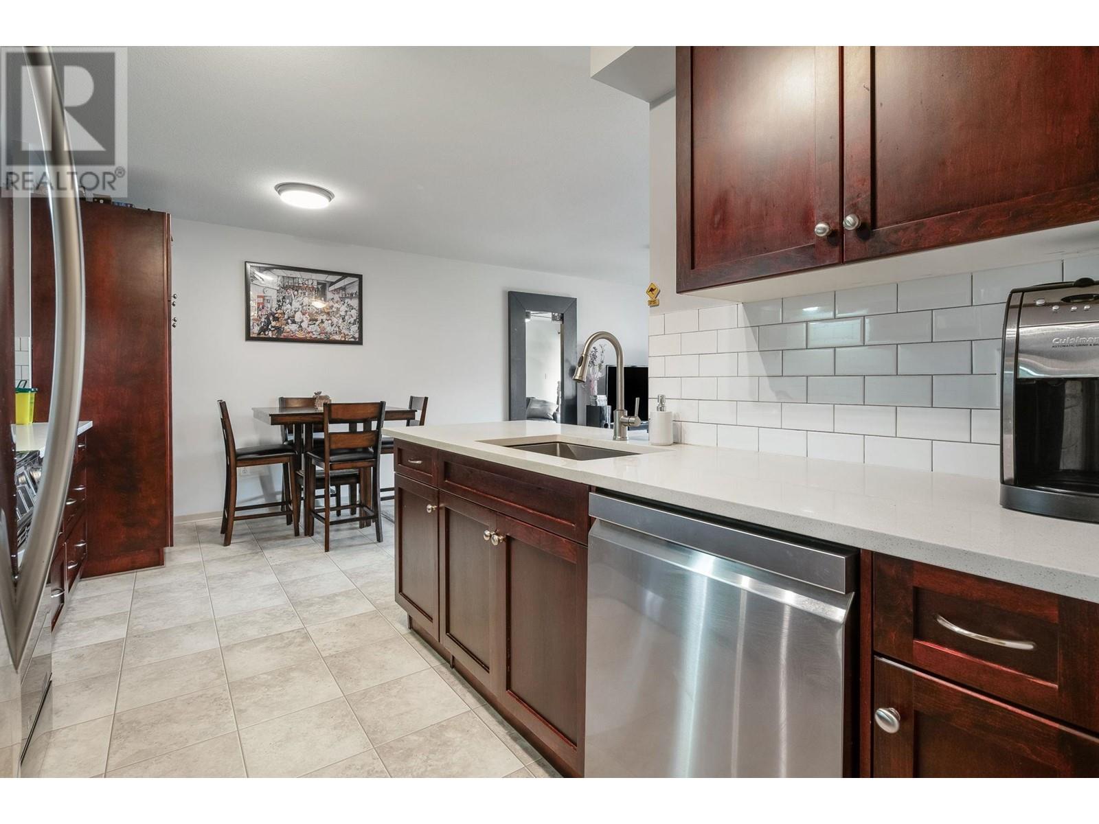 302 1200 PACIFIC STREET, coquitlam, British Columbia
