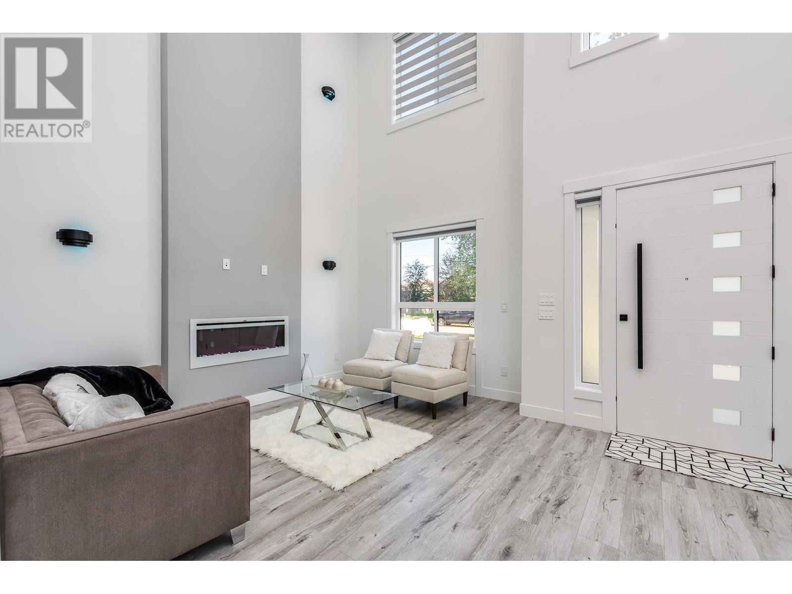 20097 Hampton Street, Maple Ridge, British Columbia  V2X 1Z1 - Photo 2 - R2821332