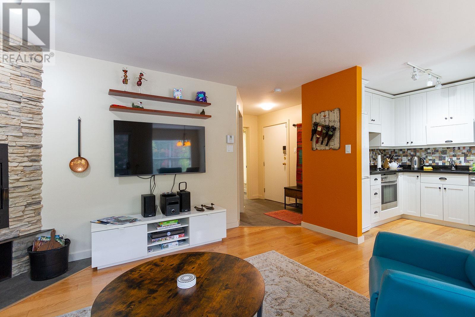 2 2217 Marmot Place, Whistler, British Columbia  V8E 0B4 - Photo 4 - R2821362