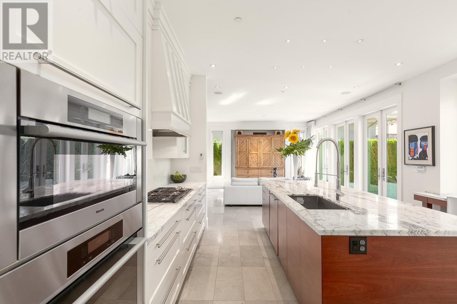 1353 Walnut Street, Vancouver, British Columbia  V6J 3R2 - Photo 9 - R2821425