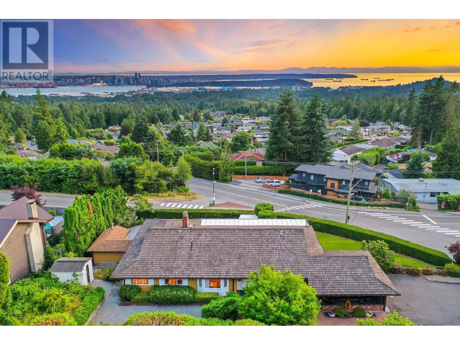 4360 DELBROOK AVENUE, north vancouver, British Columbia