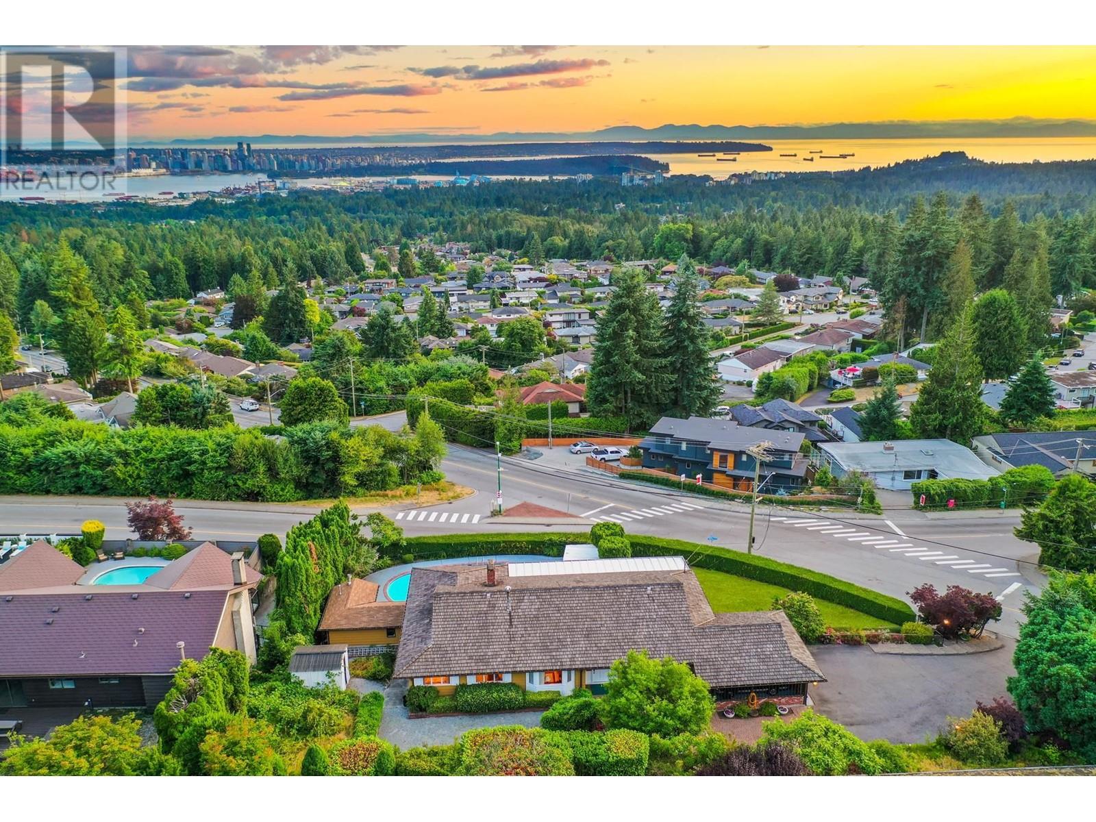 4360 Delbrook Avenue, North Vancouver, British Columbia  V7N 4A3 - Photo 7 - R2821448