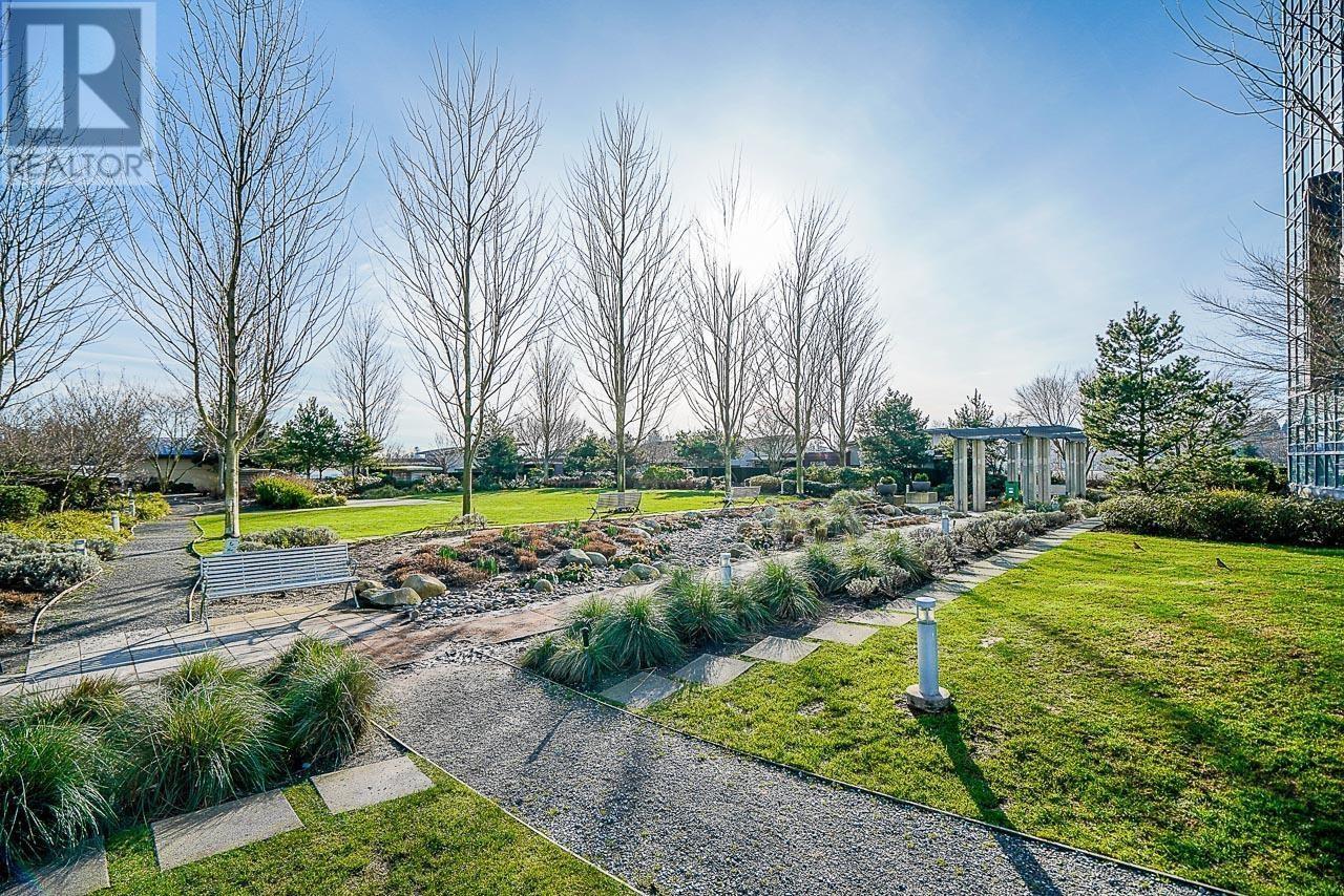 2504 2225 Holdom Avenue, Burnaby, British Columbia  V5B 0A1 - Photo 2 - R2821250