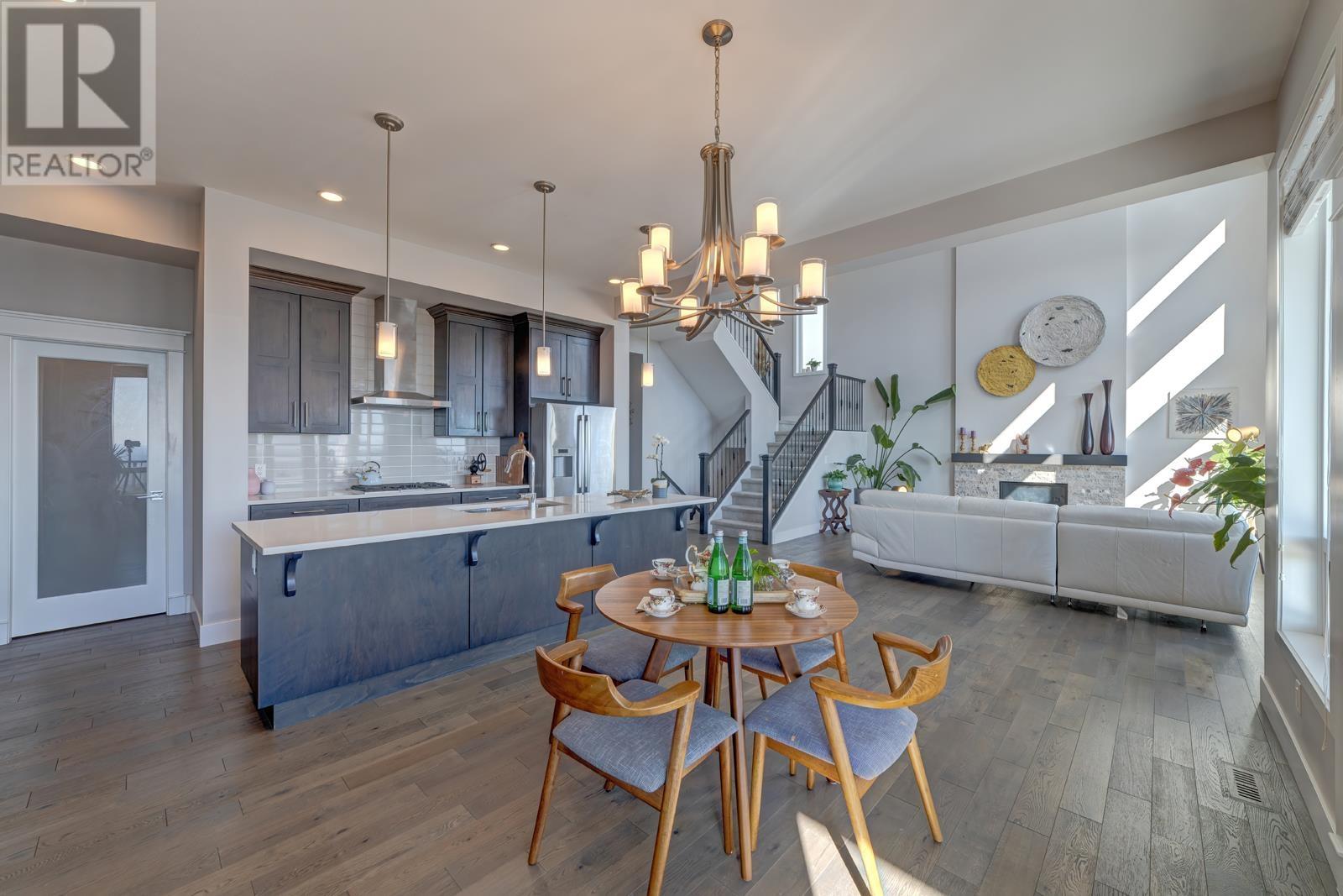 1429 Strawline Hill Street, Coquitlam, British Columbia  V3E 0L6 - Photo 13 - R2821148