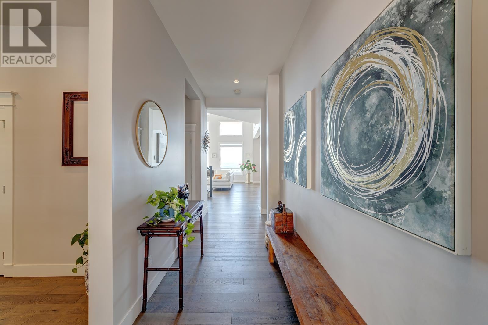 1429 Strawline Hill Street, Coquitlam, British Columbia  V3E 0L6 - Photo 5 - R2821148