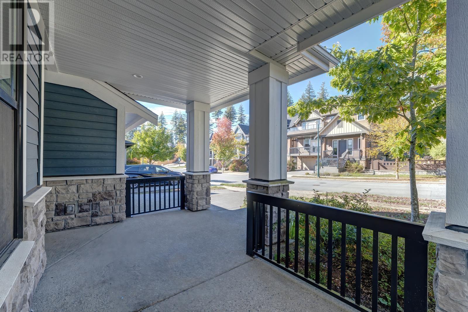 1429 Strawline Hill Street, Coquitlam, British Columbia  V3E 0L6 - Photo 3 - R2821148