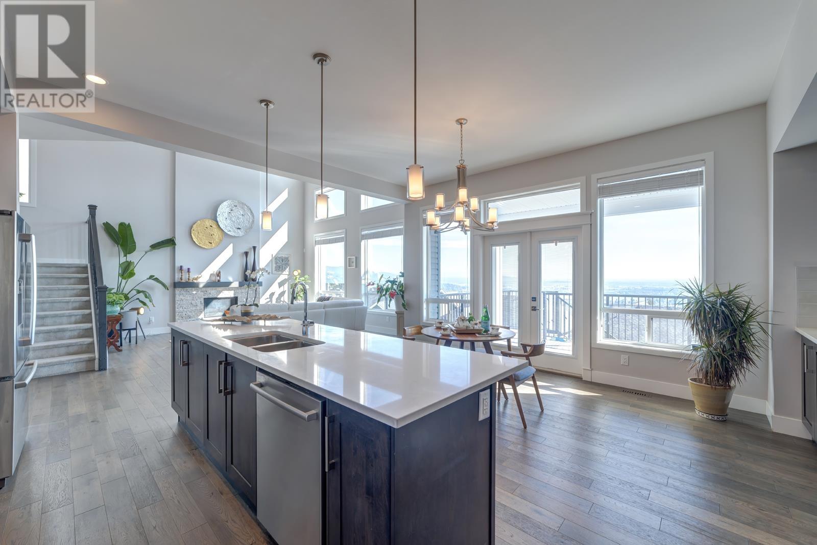 1429 Strawline Hill Street, Coquitlam, British Columbia  V3E 0L6 - Photo 14 - R2821148