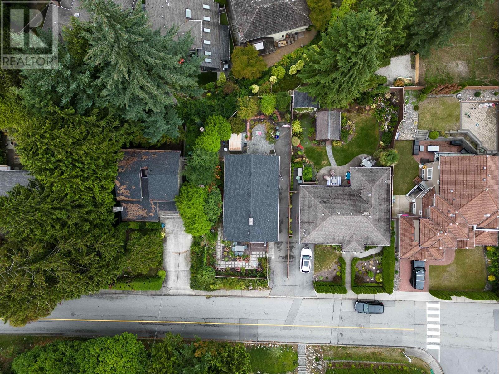 1428 Paisley Road, North Vancouver, British Columbia  V7R 1C3 - Photo 2 - R2821547