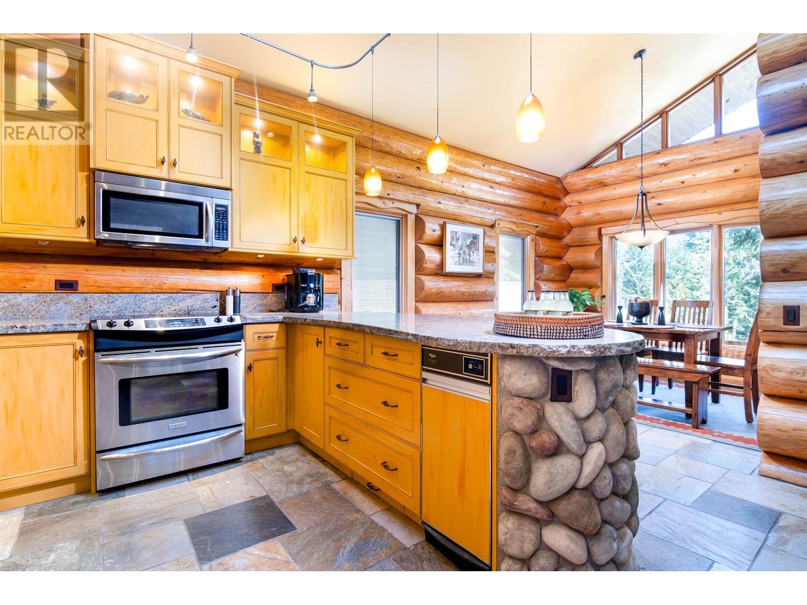 3230 Juniper Place, Whistler, British Columbia  V8E 0B8 - Photo 12 - R2821560