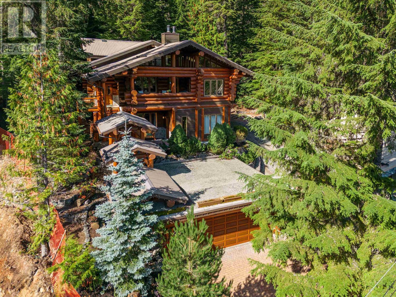 3230 Juniper Place, Whistler, British Columbia  V8E 0B8 - Photo 2 - R2821560