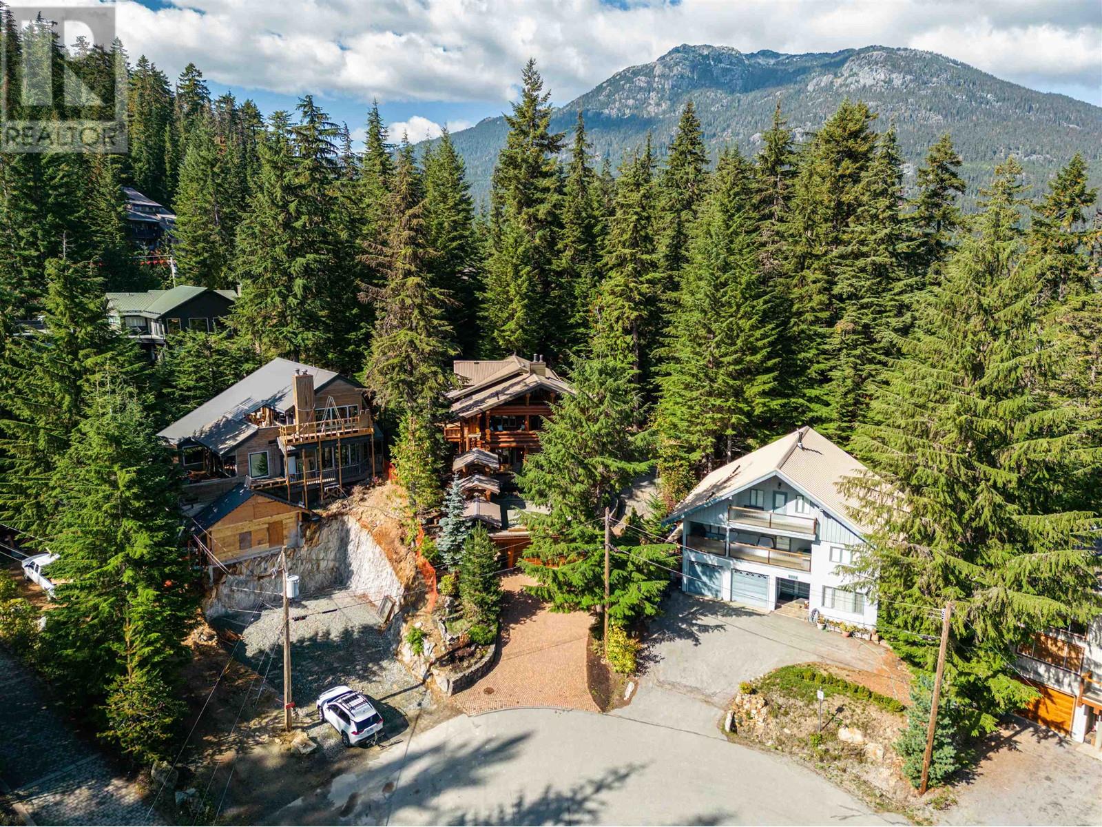 3230 Juniper Place, Whistler, British Columbia  V8E 0B8 - Photo 38 - R2821560