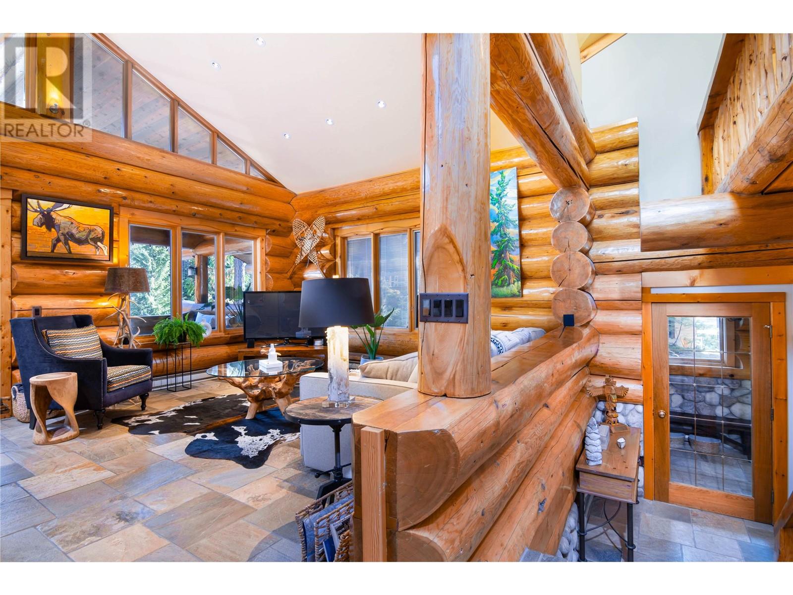 3230 Juniper Place, Whistler, British Columbia  V8E 0B8 - Photo 5 - R2821560