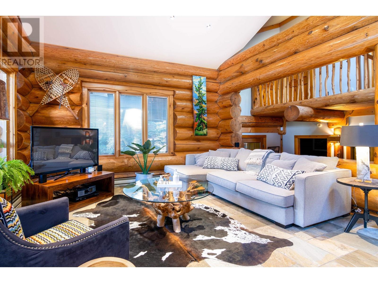 3230 Juniper Place, Whistler, British Columbia  V8E 0B8 - Photo 6 - R2821560
