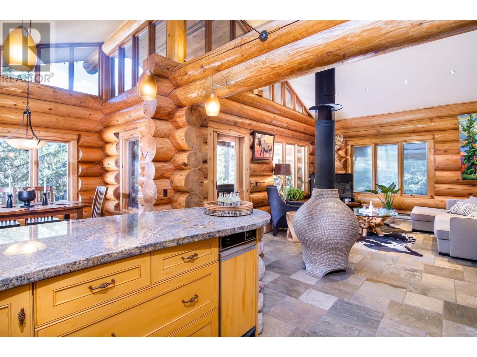 3230 Juniper Place, Whistler, British Columbia  V8E 0B8 - Photo 9 - R2821560